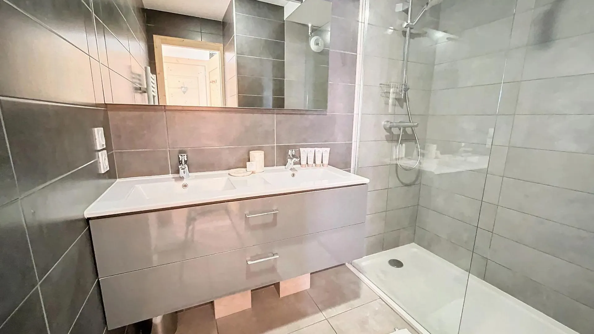 Ambre Blanche A106 - Les Gets - Centre Village 0*,  Francja